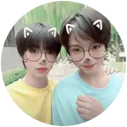 狗豚之家🩵💛💛🩵 群聊头像